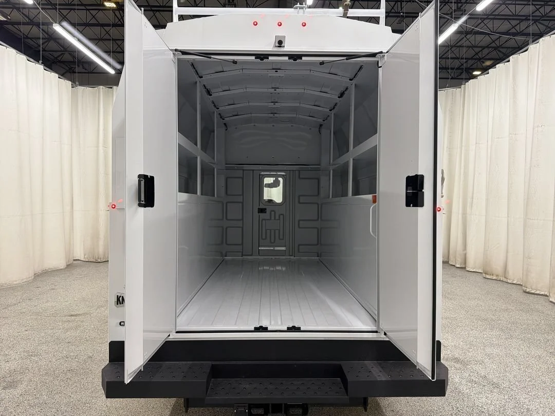 New 2027 Oxford White Ford E-350 SRW image 16