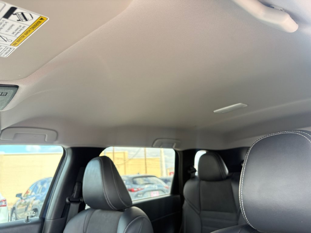 Used 2024 Blue Mitsubishi SE image 17