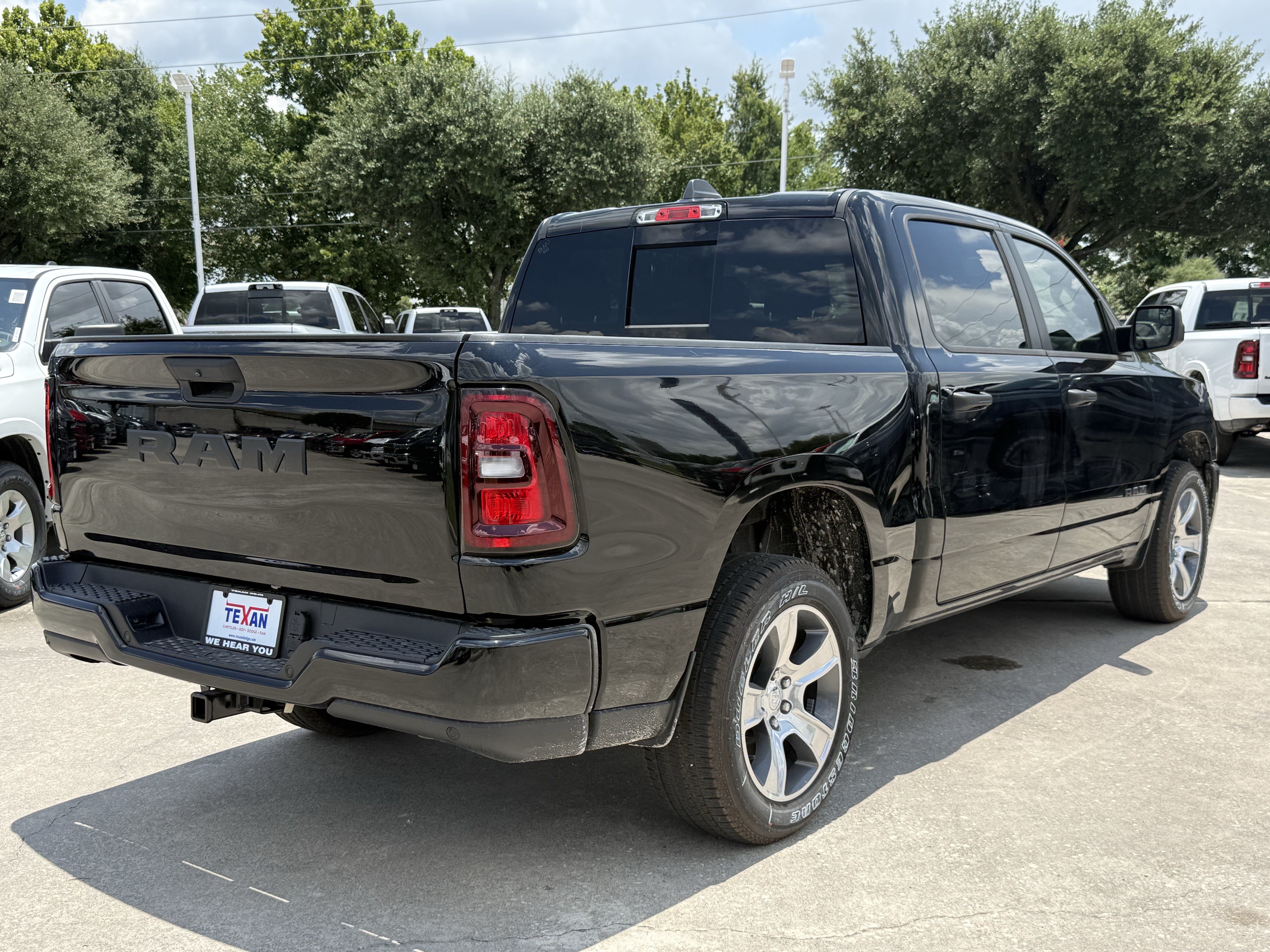 New 2026 Diamond Black Crystal Pearl-Coat Exterior Paint RAM Express image 4