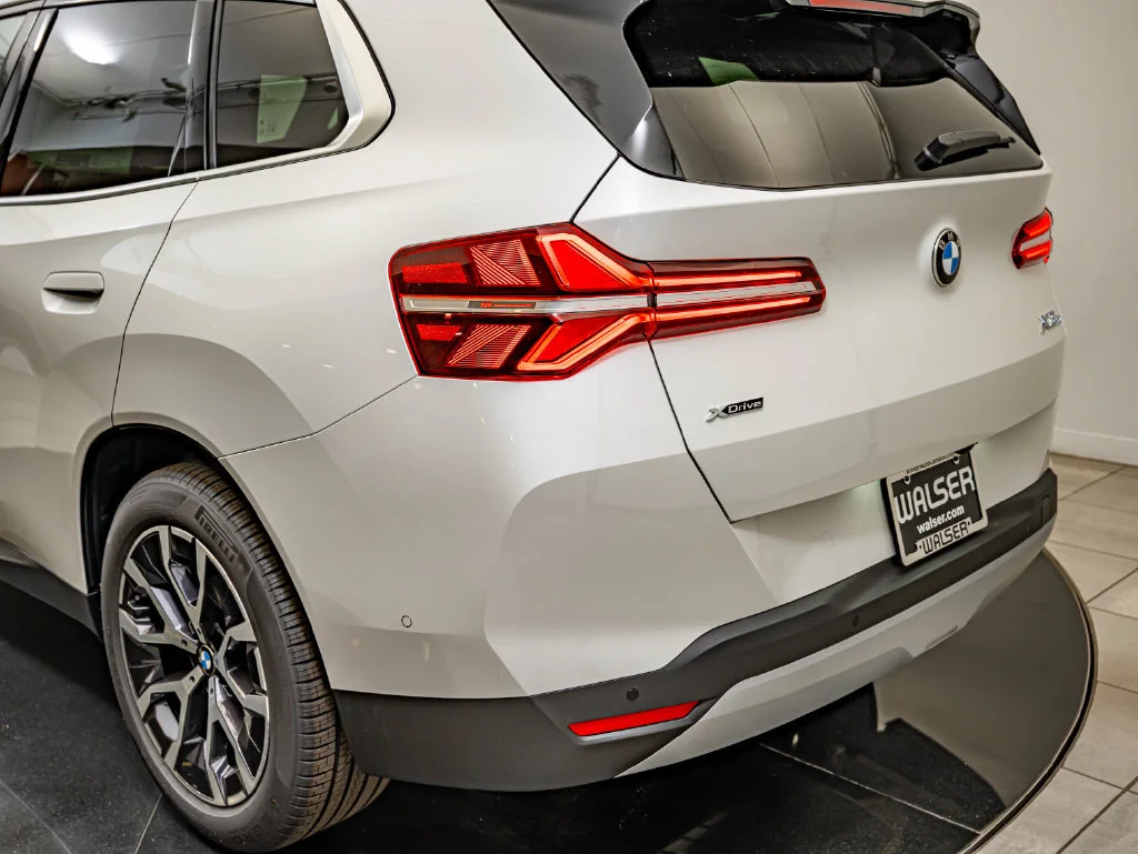New 2026 Mineral White Metallic BMW 30 xDrive image 17