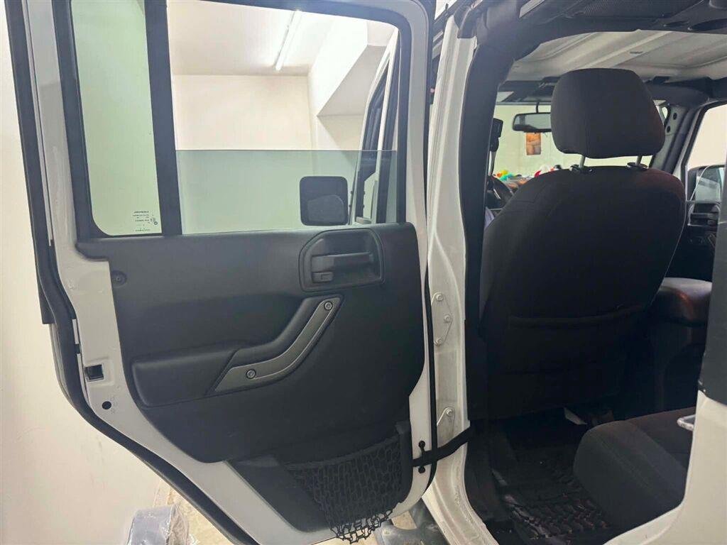 Used 2017 Bright White Clearcoat Jeep Sport image 9