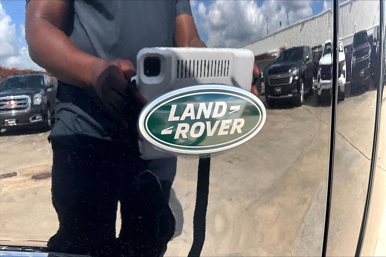 Used 2023 Santorini Black Metallic Land Rover SE image 10