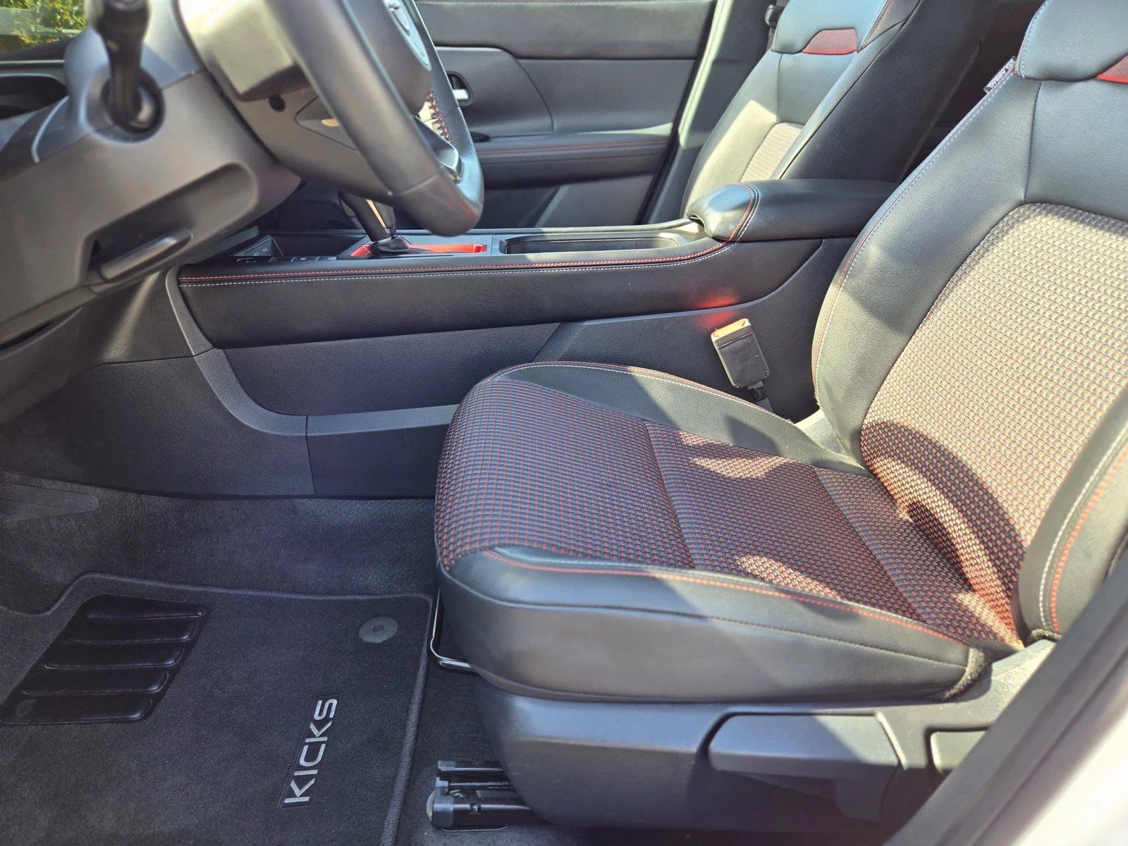 Used 2026 Aspen White/Super Black Nissan SR image 18