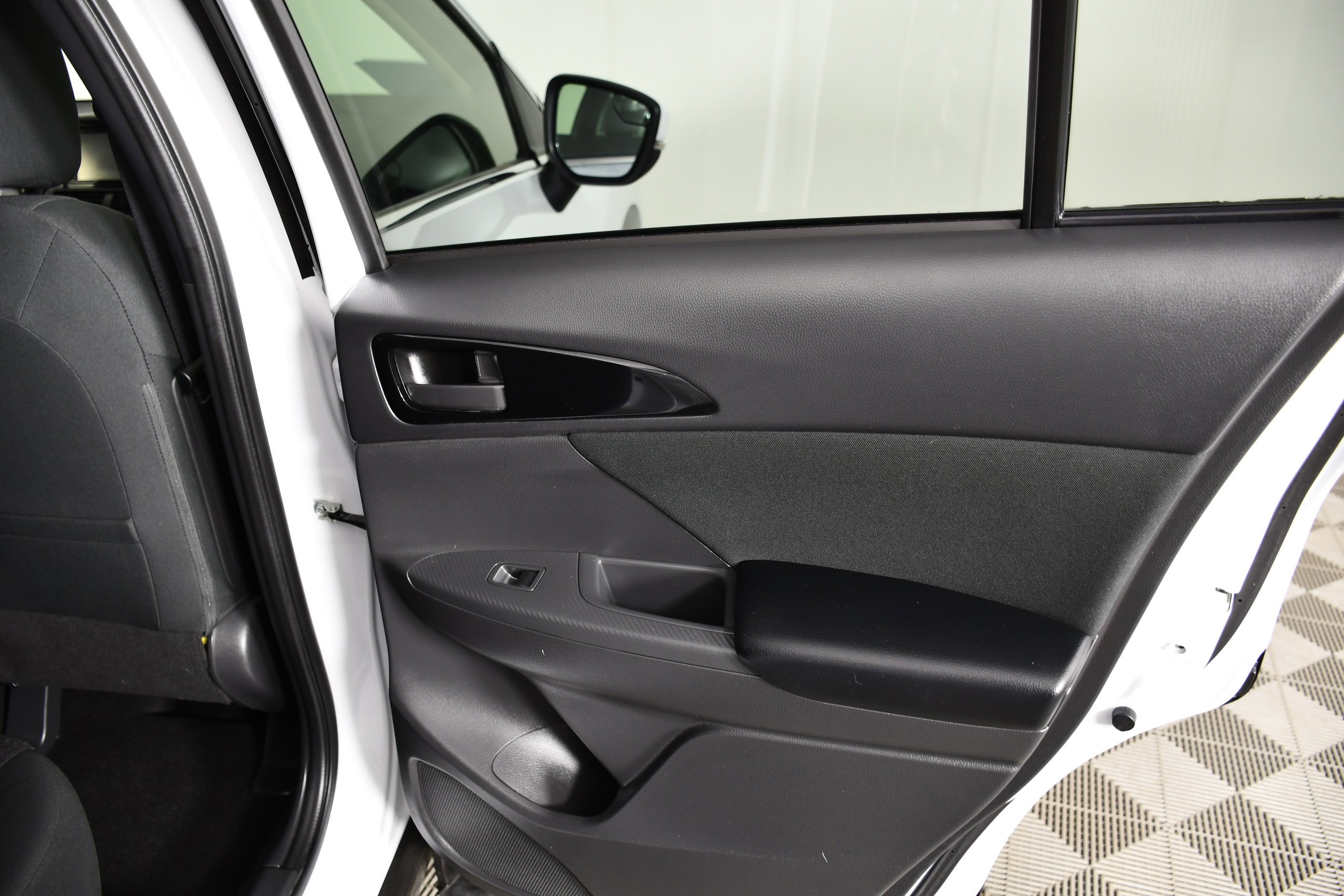Certified Used 2024 White Diamond Mitsubishi ES image 42