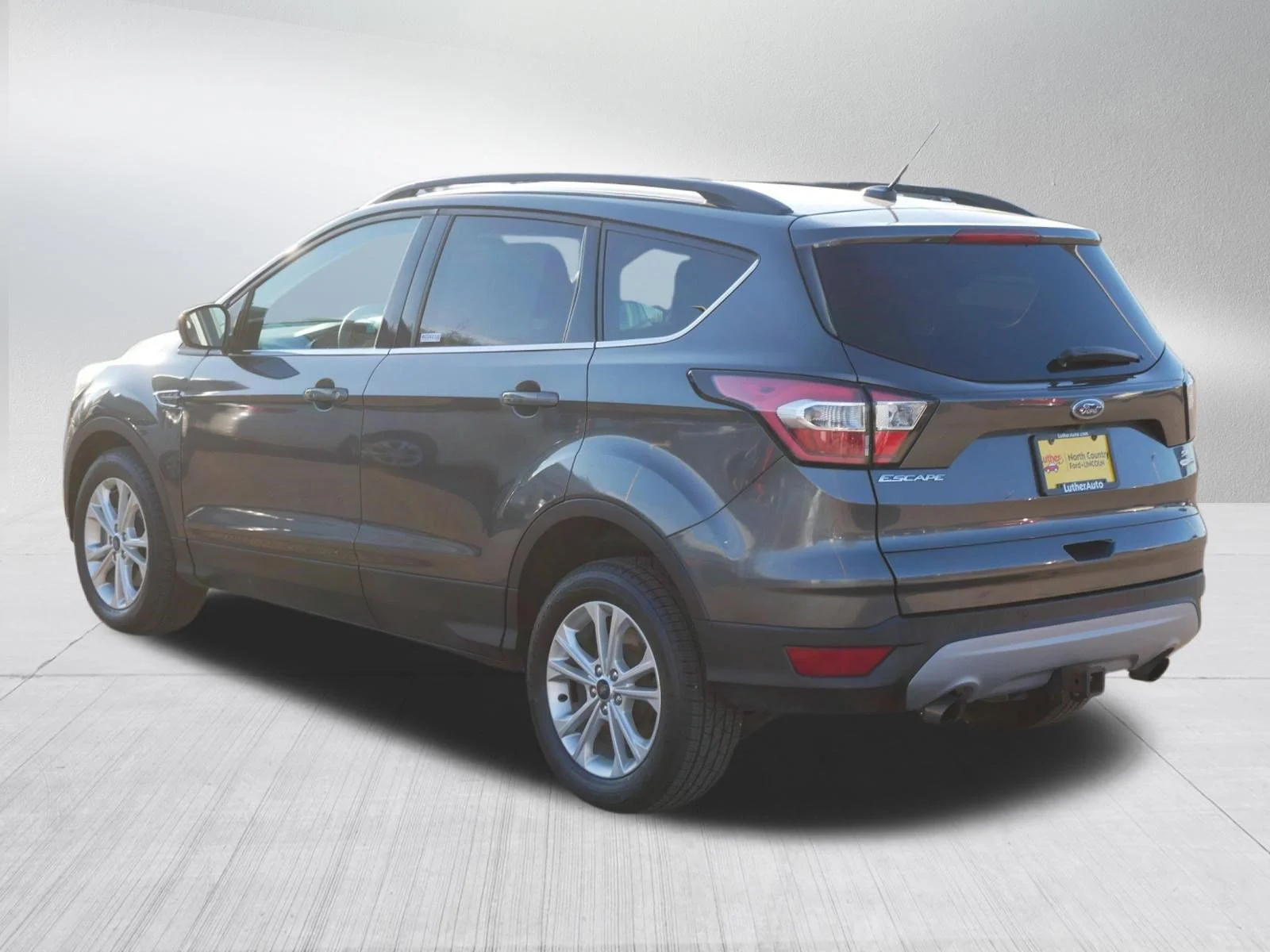 Used 2017 Magnetic Ford SE image 5