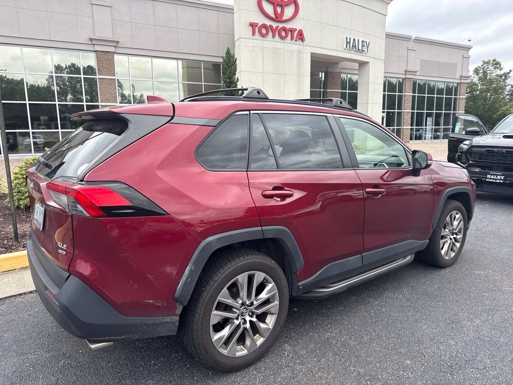 Used 2019 Red Toyota XLE Premium image 2