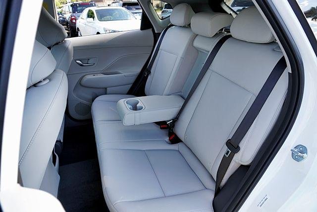 New 2026 White Hyundai SEL Premium FWD image 19