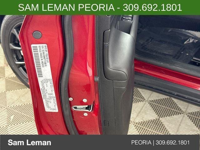 New 2026 Red Hot Pearlcoat Jeep Latitude image 29