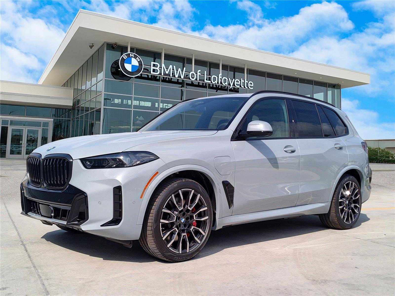 2026 BMW X5 xDrive50e's photo