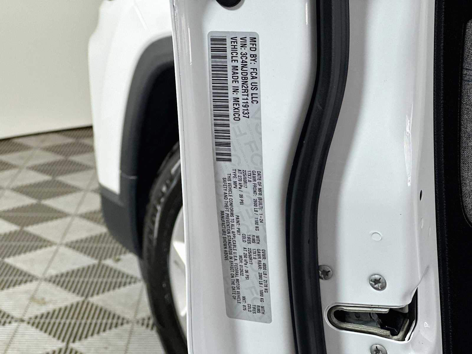 Used 2024 Bright White Clearcoat Jeep Latitude image 29