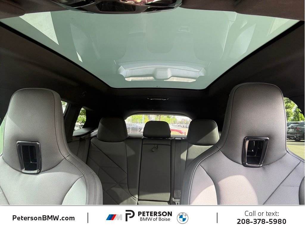 Used 2024 White BMW xDrive50 image 32