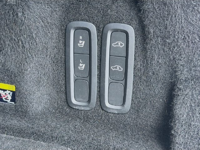 Used 2019 Gray Metallic Volvo Inscription image 13
