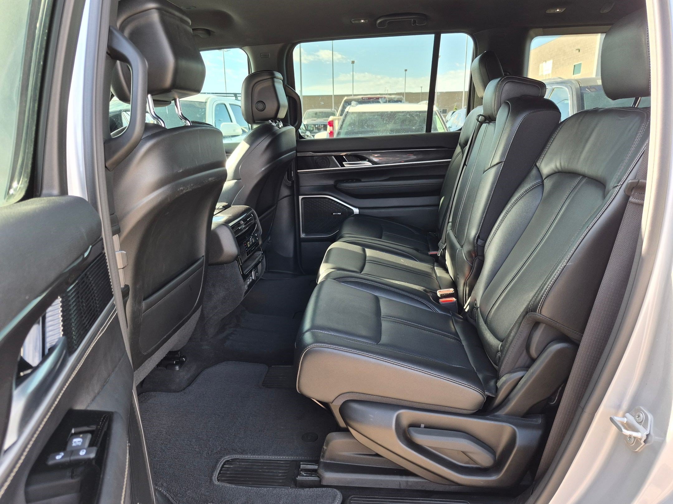 Used 2023 Silver Zynith Jeep Base image 27