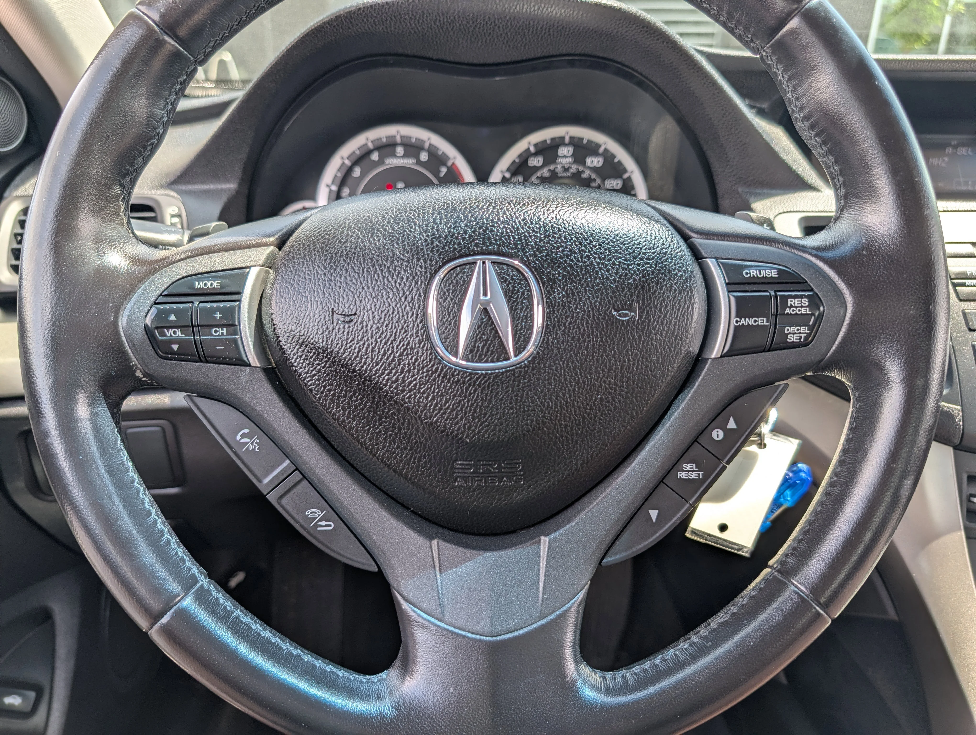 Used 2010 Palladium Metallic Acura  image 25
