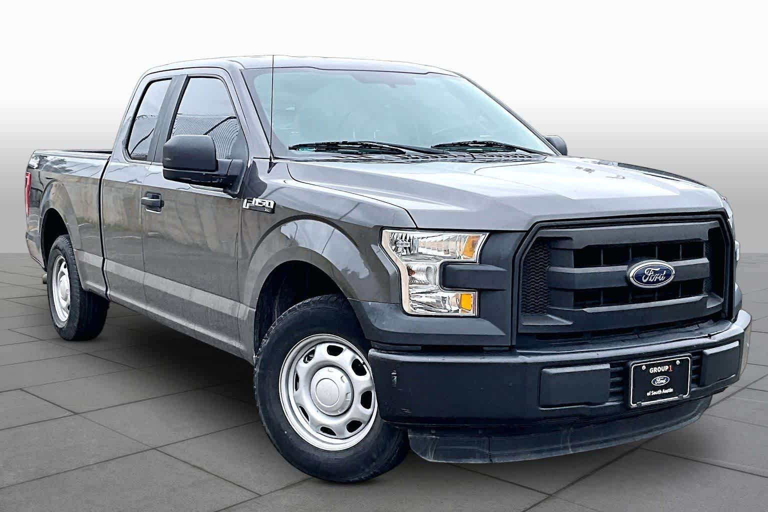 Used 2015 Magnetic Metallic Ford XL image 3