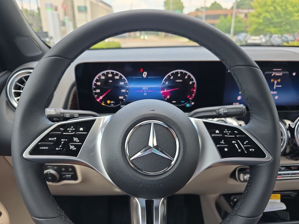 New 2026 White Mercedes-Benz GLB 250 image 20