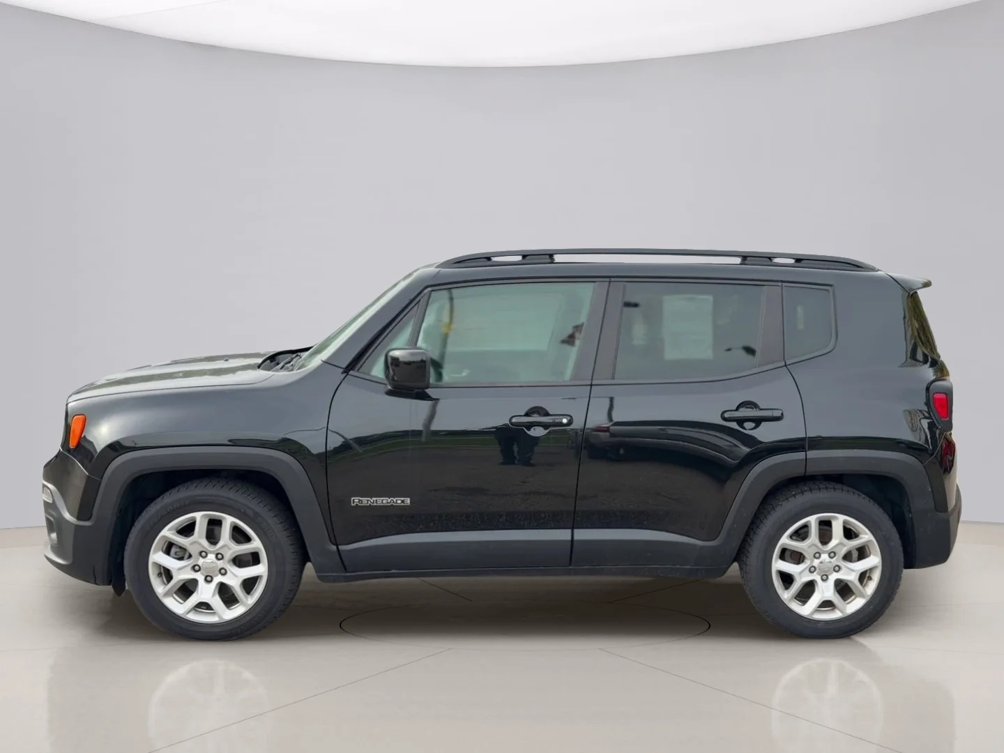 Used 2018 Black Jeep LATITUDE image 2