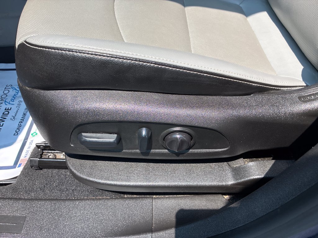 Used 2022 Blue GMC SLT image 10