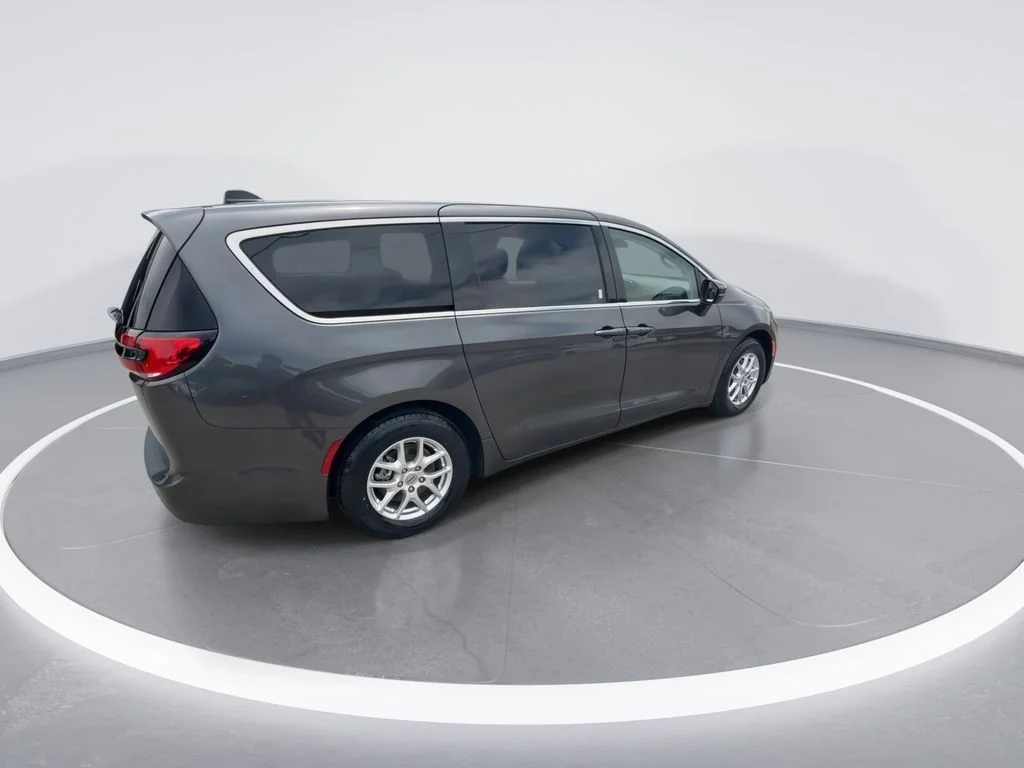 Used 2023 Gray Chrysler Touring L image 8