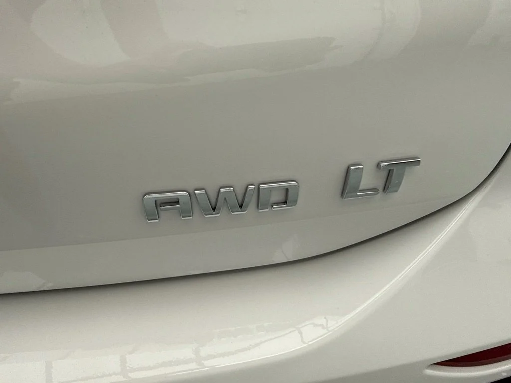 2024 Chevrolet Equinox LT SUV Slide 8