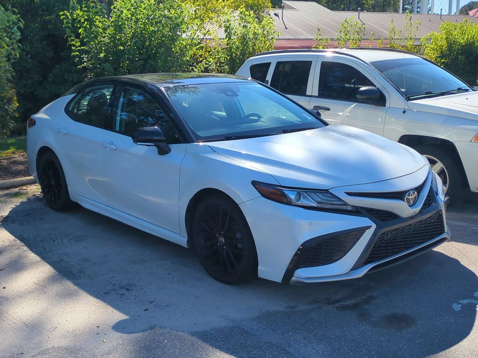 Used 2022 Wind Chill Pearl w/Midnight Black Metallic Roof Toyota XSE V6 image 3