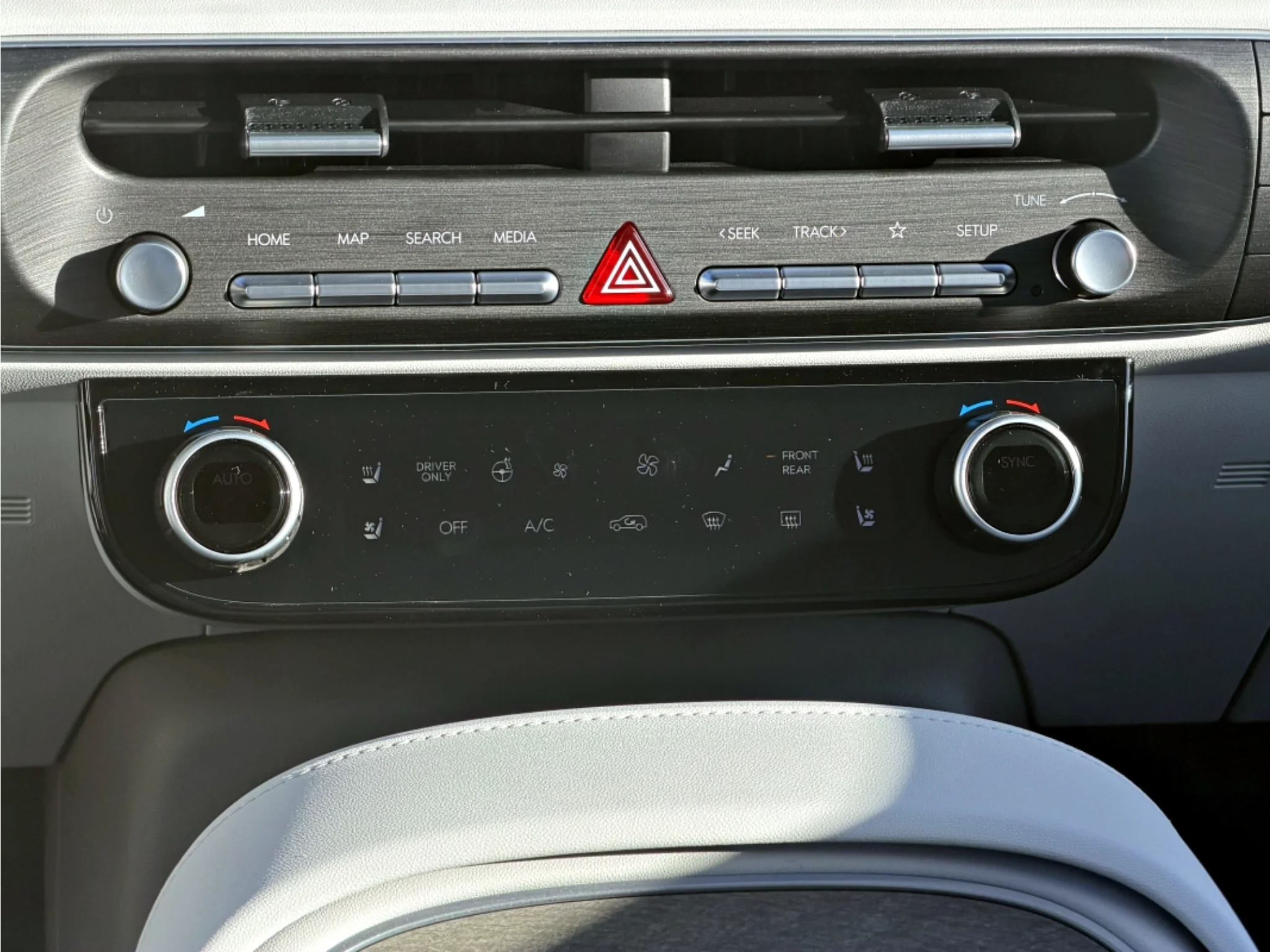 New 2026 Creamy White Pearl Hyundai SEL Premium 7P image 17