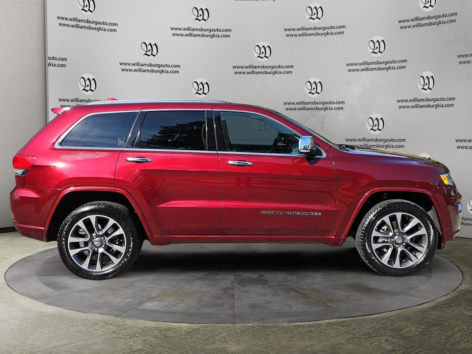Used 2018 Red Jeep Overland image 6