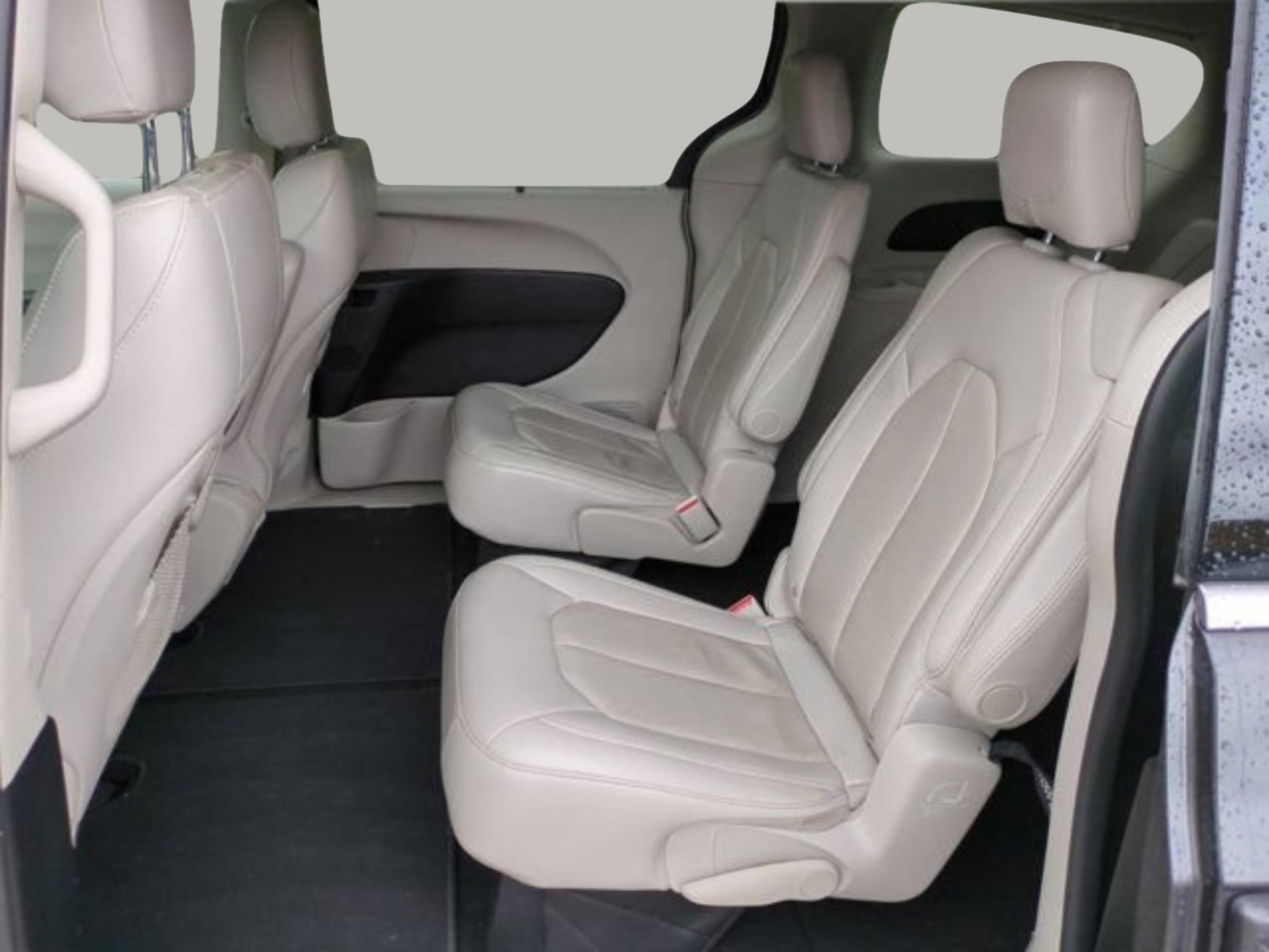 Used 2021 Granite Crystal Metallic Clearcoat Chrysler Touring L image 13