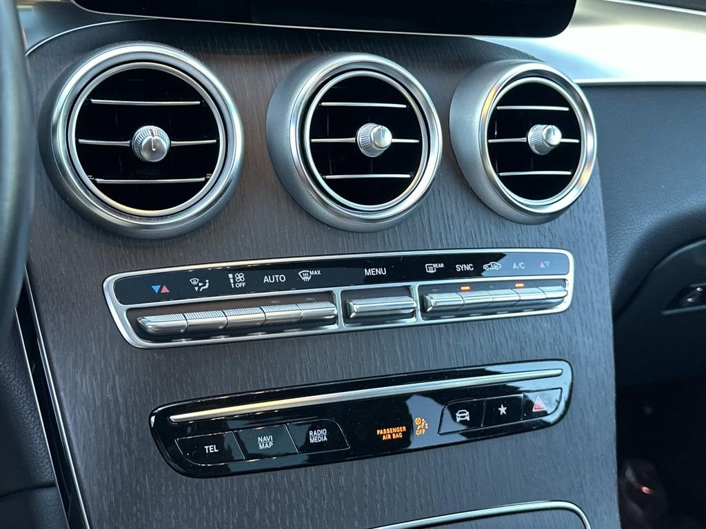 Used 2022 Blue Metallic Mercedes-Benz GLC 300 image 23