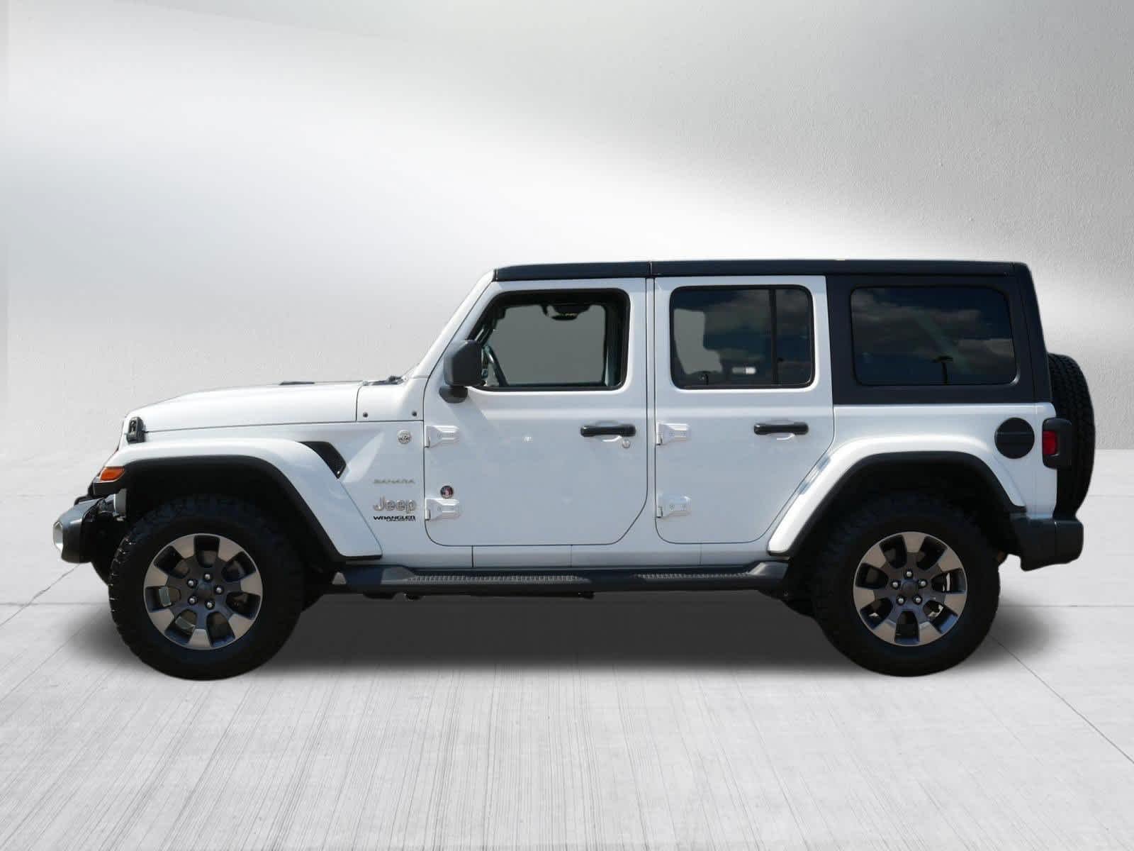 Used 2018 Bright White Jeep Sahara image 4