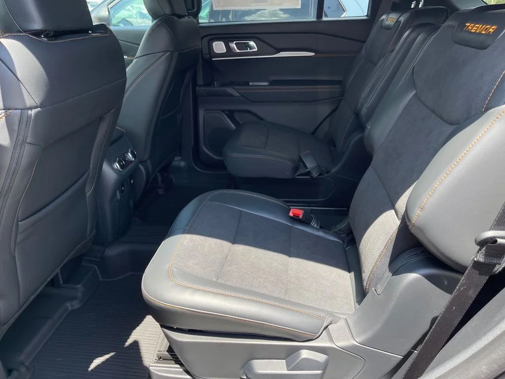 New 2026 Agate Black Metallic Ford Tremor® image 8