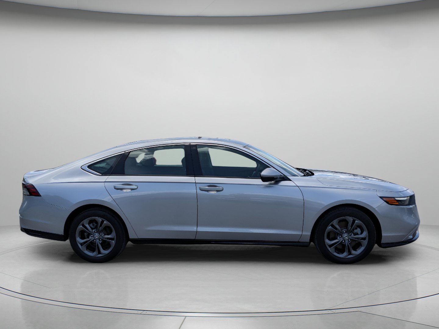 Used 2025 Solar Silver Metallic Honda EX-L image 7