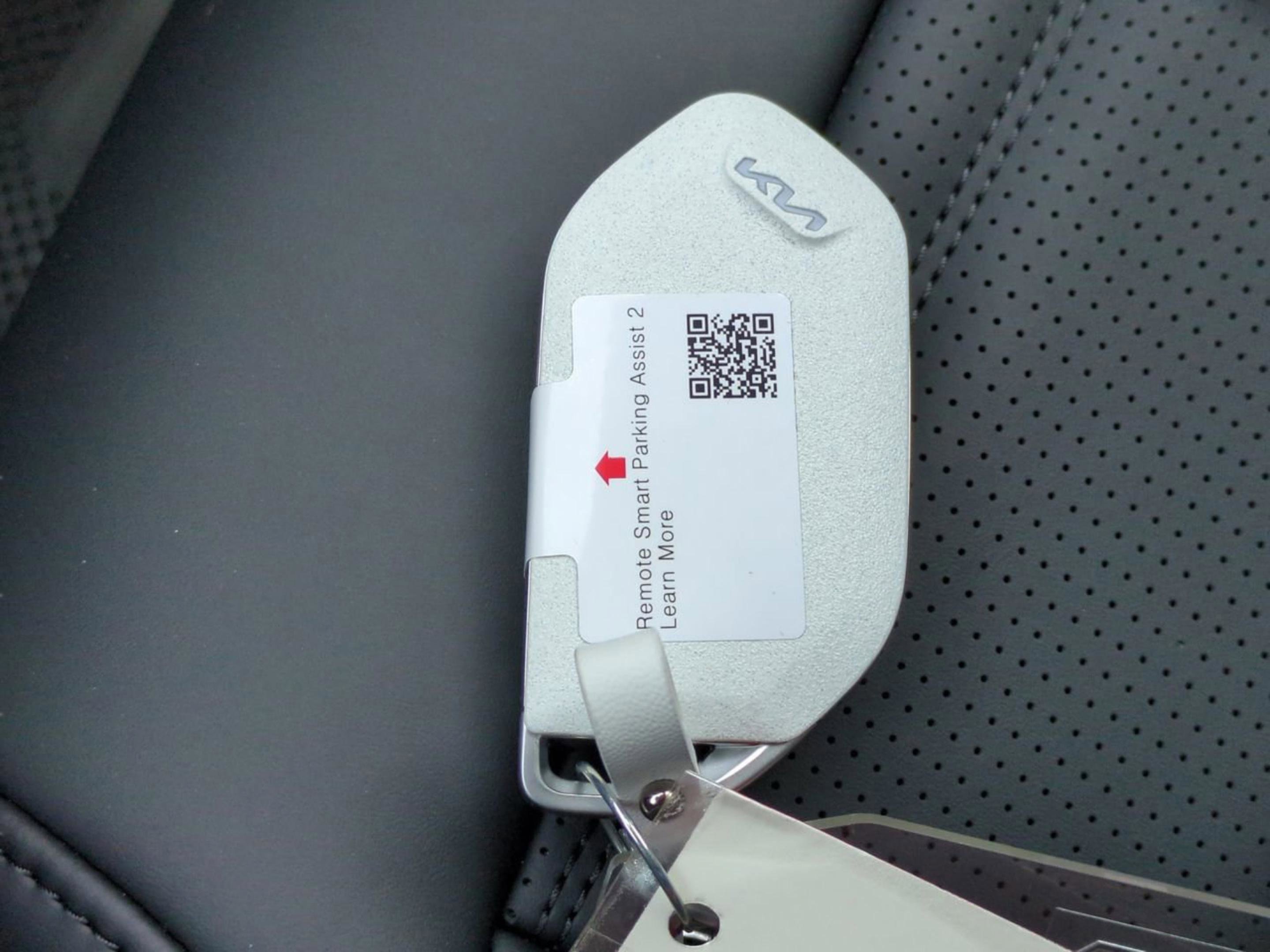 New 2026 Glacial White Pearl Kia Land AWD image 33