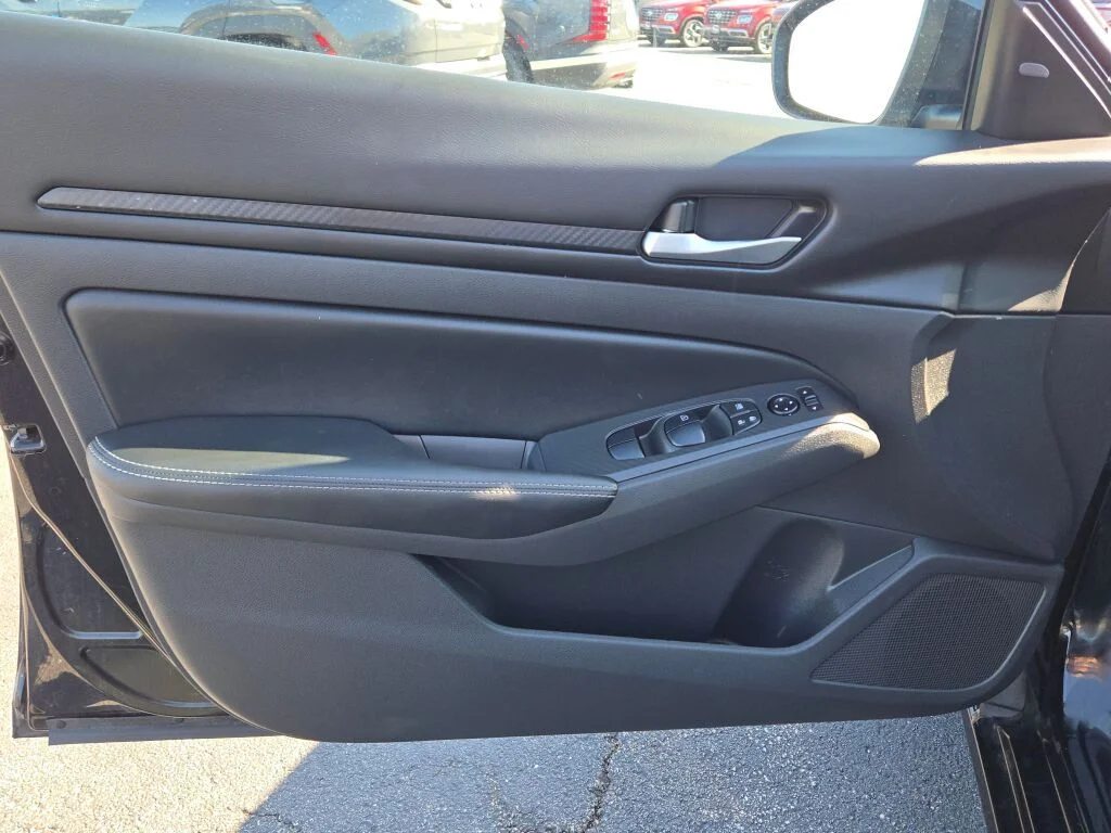 Used 2024 Black Nissan 2.5 SV image 19