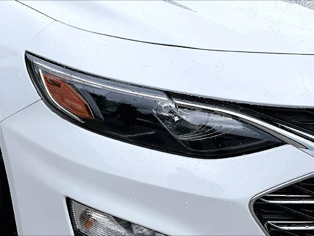 Used 2024 Summit White Chevrolet LT image 31