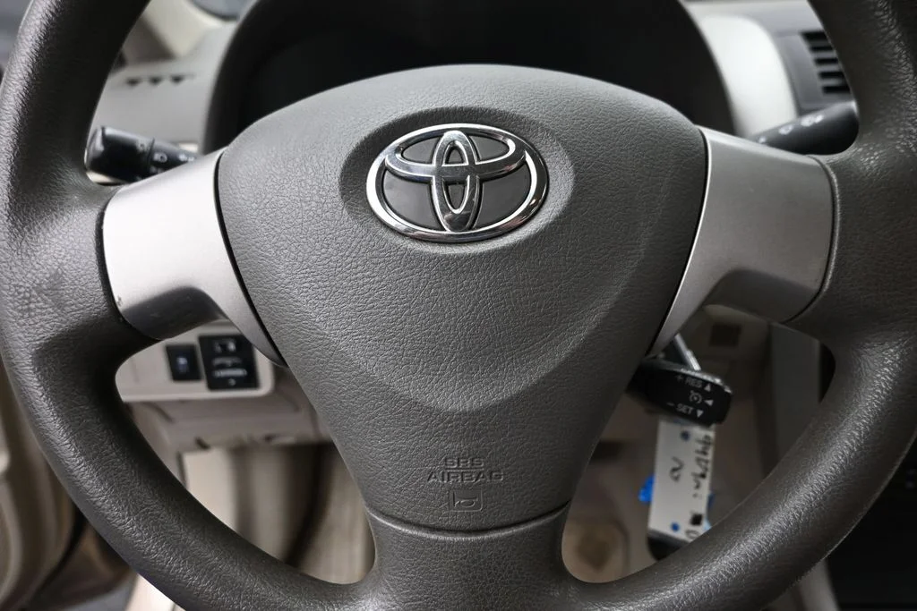 Used 2010  Toyota S image 18