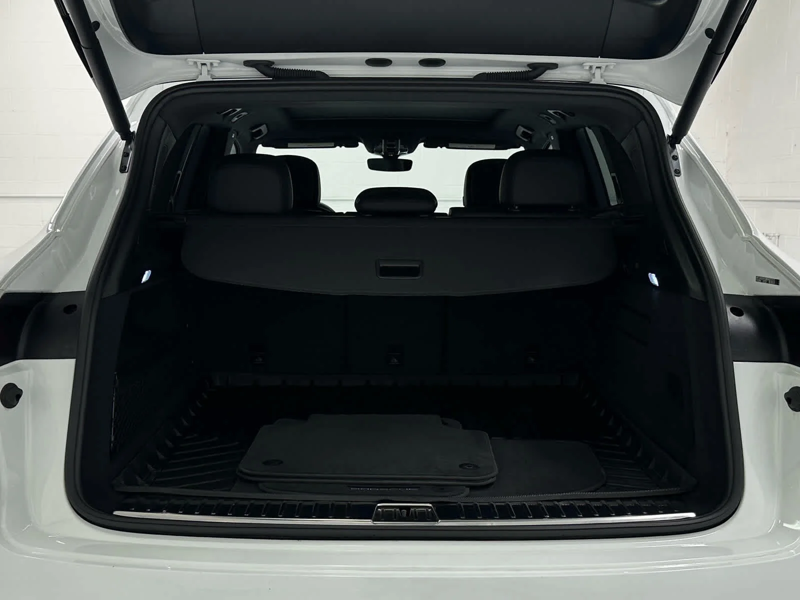 Used 2021 White Porsche  image 46