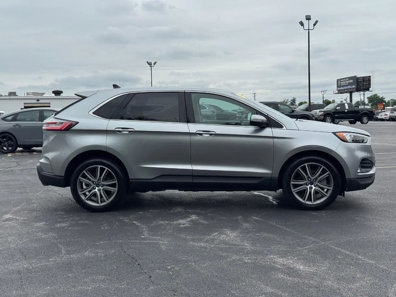 Used 2022 Iconic Silver Ford Titanium image 3