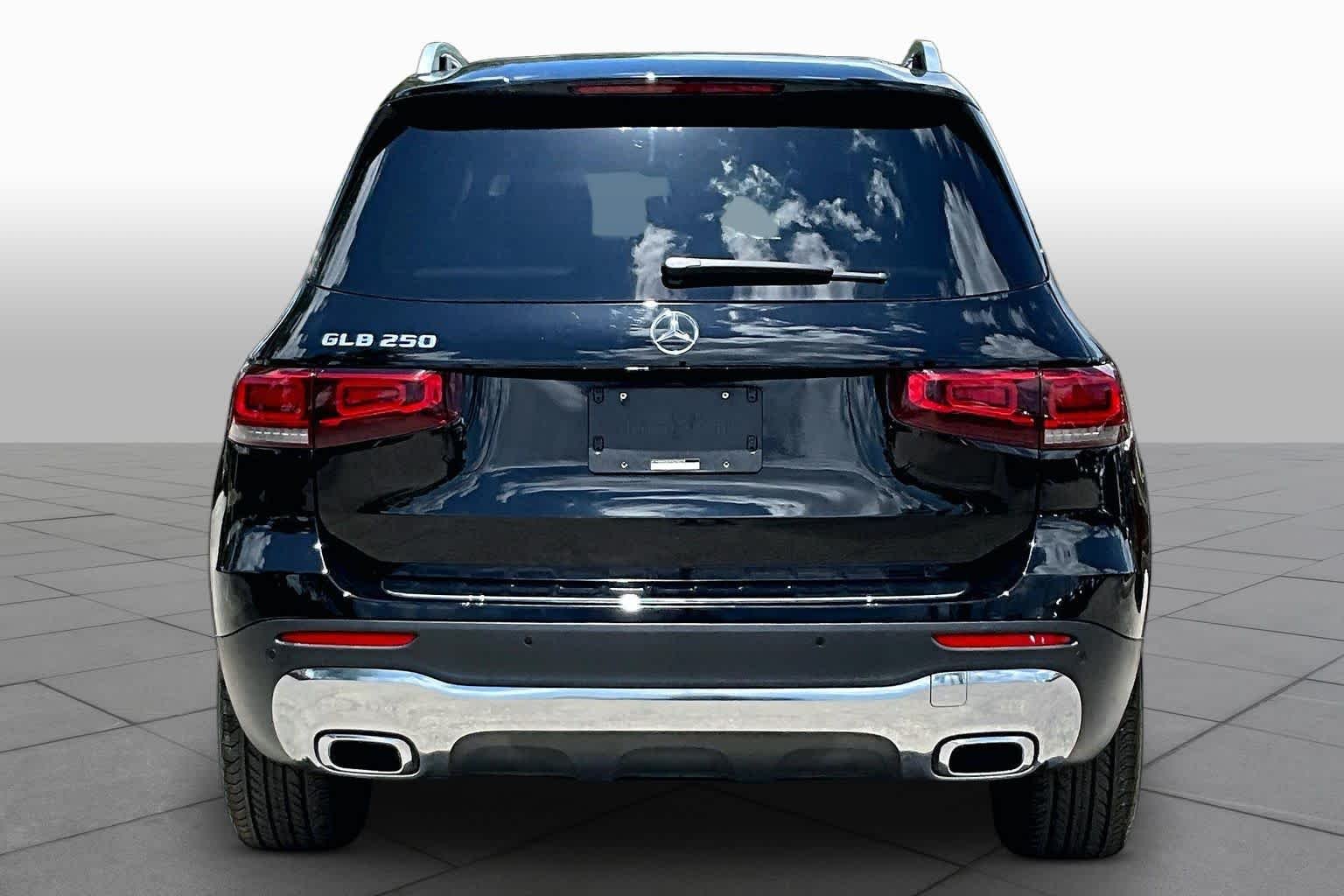 Used 2023 Night Black Mercedes-Benz GLB 250 image 5