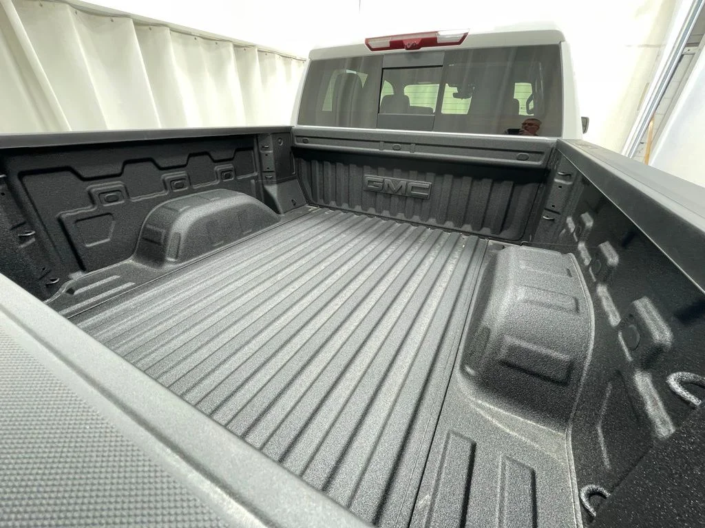 New 2026 White GMC AT4 image 9