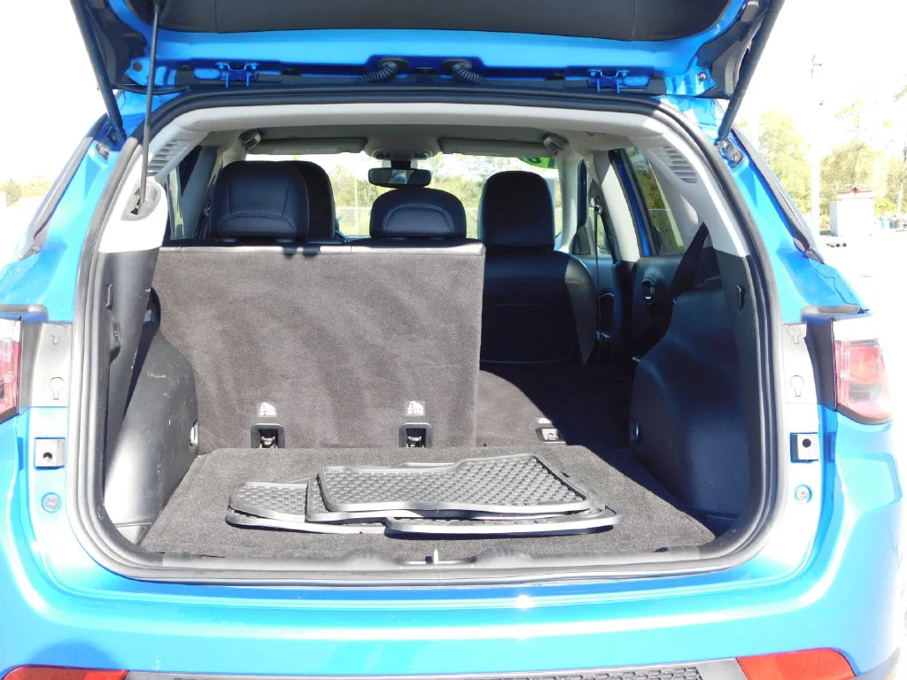 Used 2018 Laser Blue Jeep Trailhawk image 22