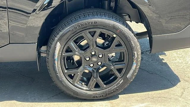 New 2025 Shadow Black Ford XLT image 21