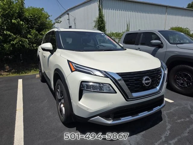 Used 2023 White Nissan Platinum image 5