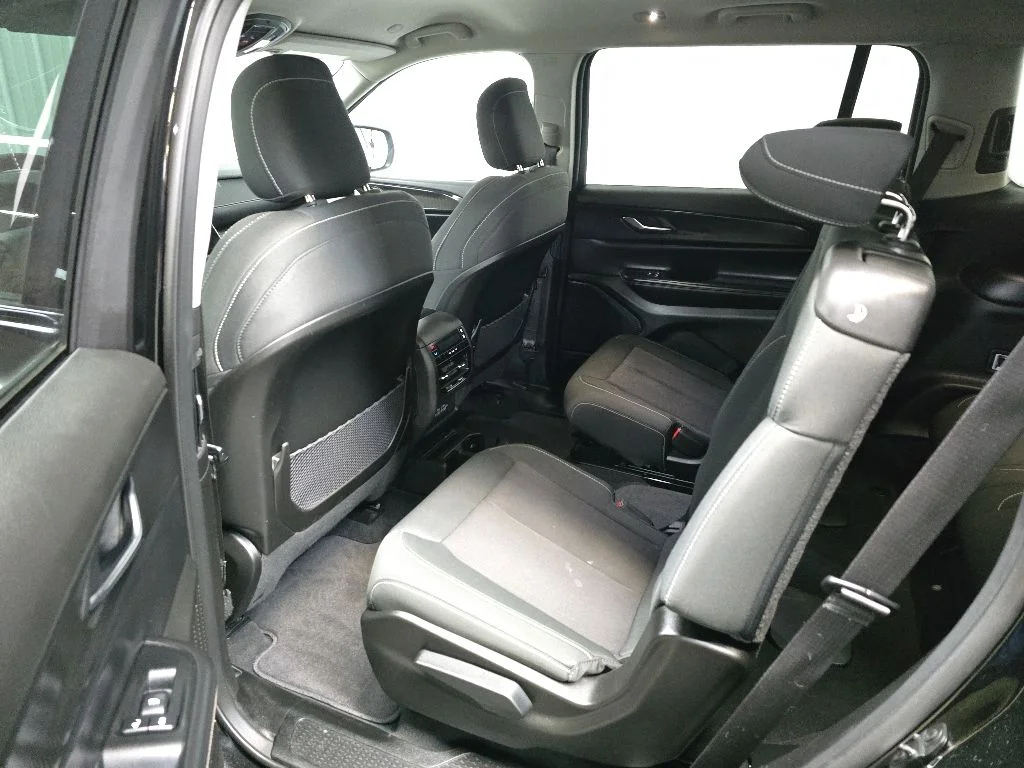 Used 2024 Black Jeep Laredo image 30