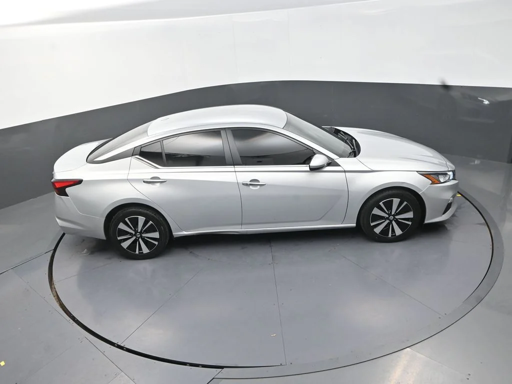 Used 2022 Silver Nissan 2.5 SV image 20