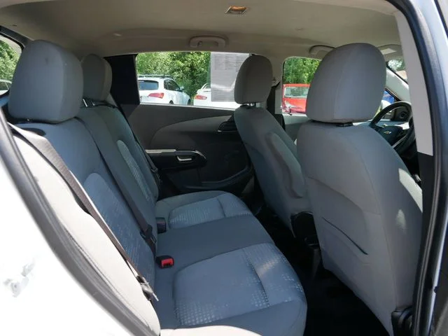 Used 2020 White Chevrolet LT image 9