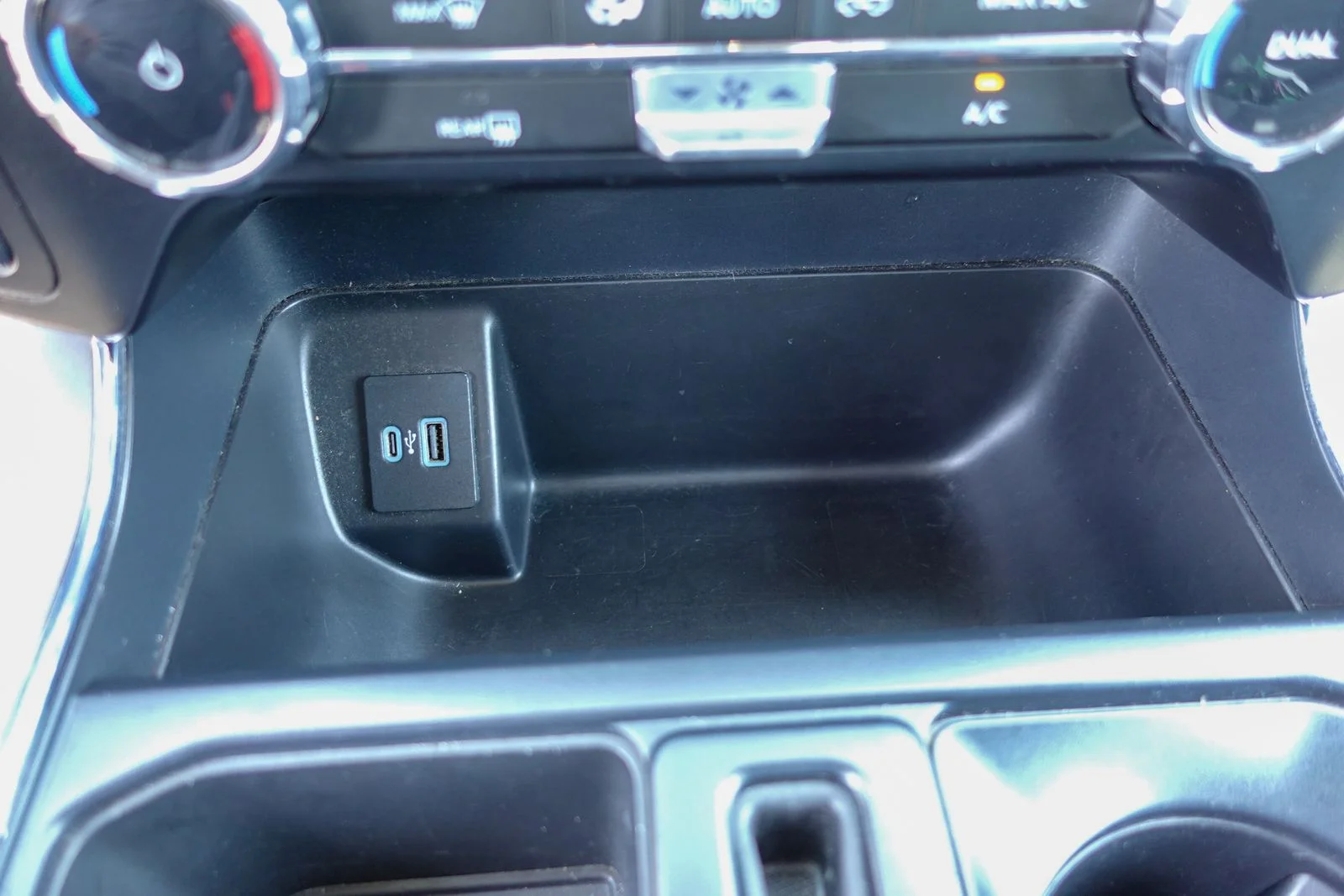 Used 2024 Black Metallic Ford XLT image 25