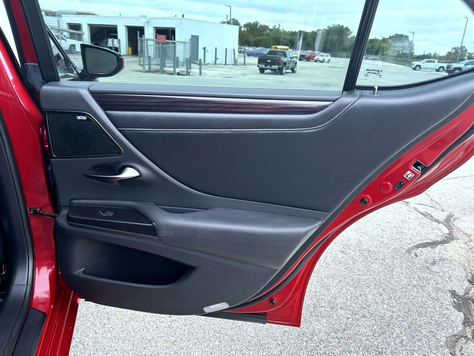 Used 2019 Red Lexus 350 Luxury image 17