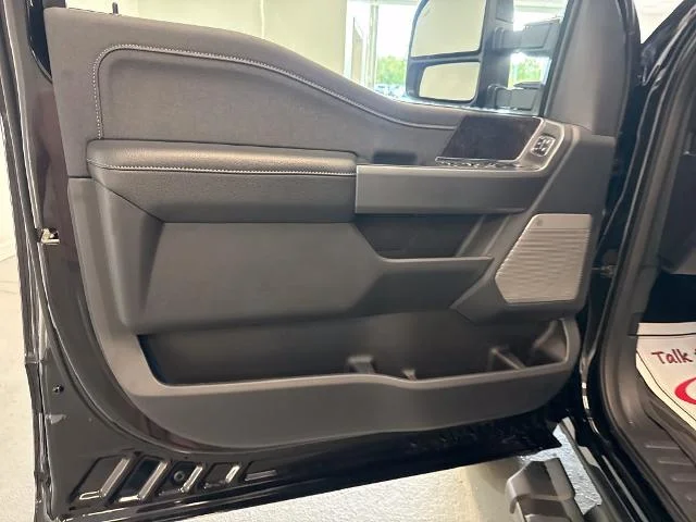 New 2026 Agate Black Metallic Ford F-250® Lariat® image 33