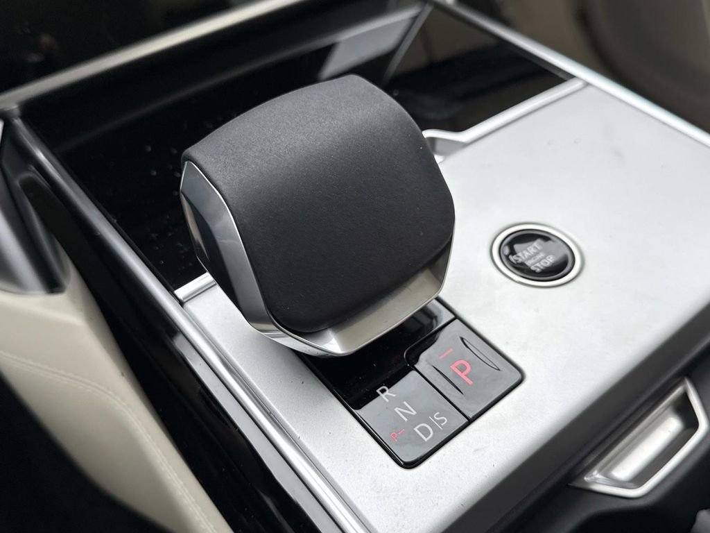 New 2026 Tourmaline Brown in Satin finish Land Rover SE image 5